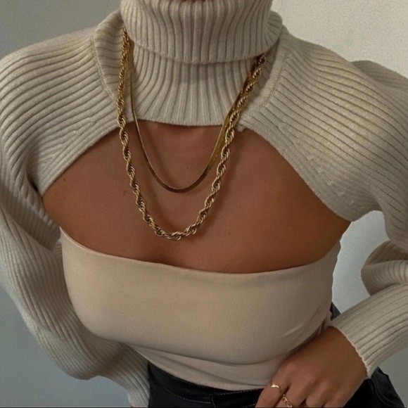 🔥NWT Shoulder Sweater🔥 - Picture 2 of 4